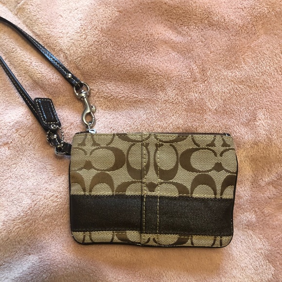 Coach wristlet - Picture 2 of 4